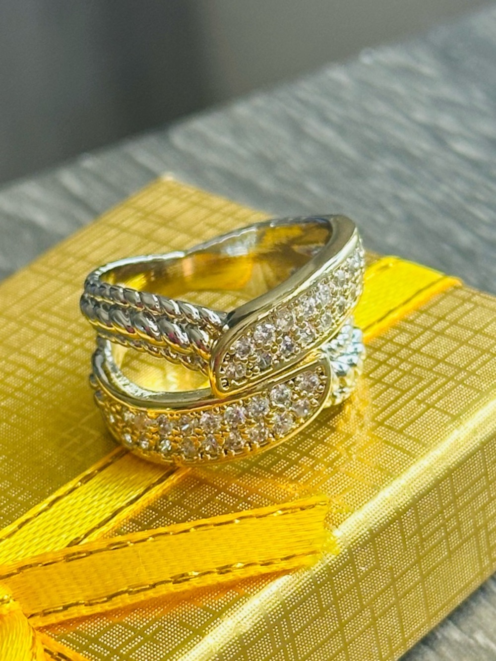 Two-Tone Crossover Ring